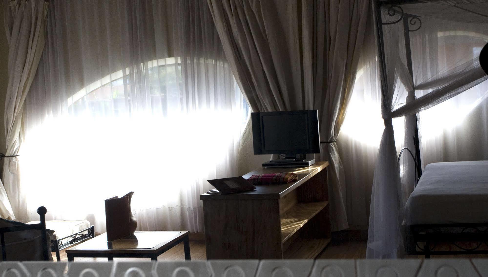 Le Petit Village Boutique Hotel & Spa Kampala Buitenkant foto